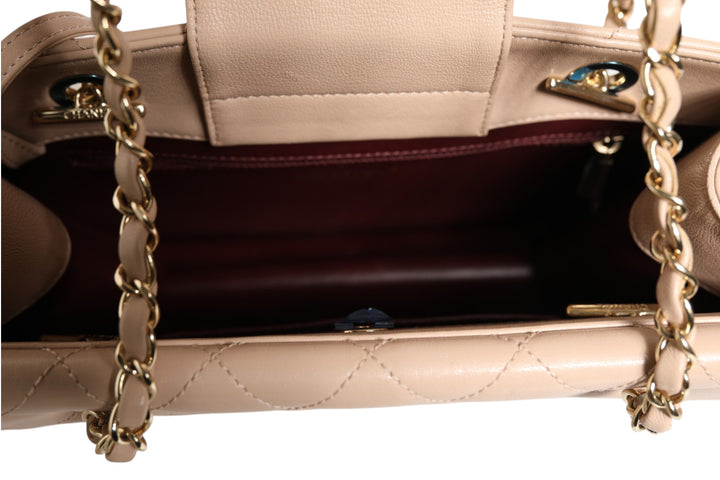 Quilted Leather Beauty Lock Flap Bag Chanel