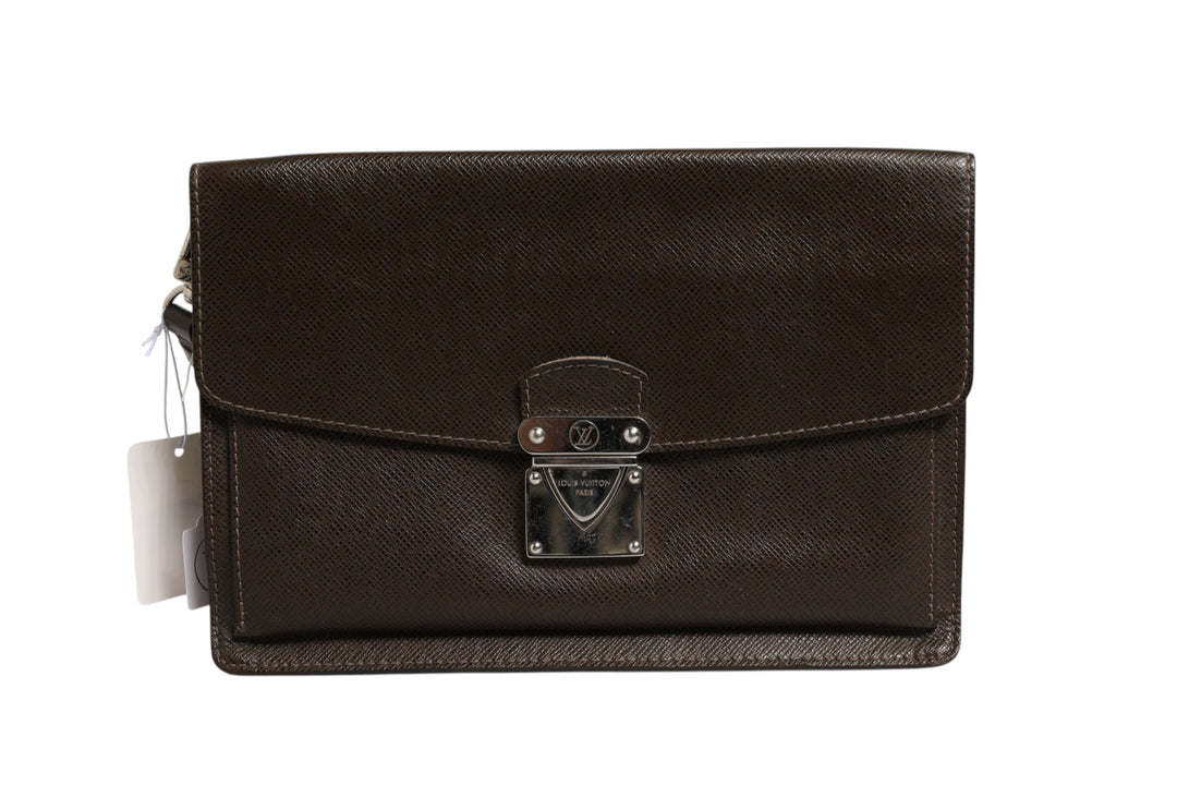 Belaia Clutch Taiga Leather Louis Vuitton