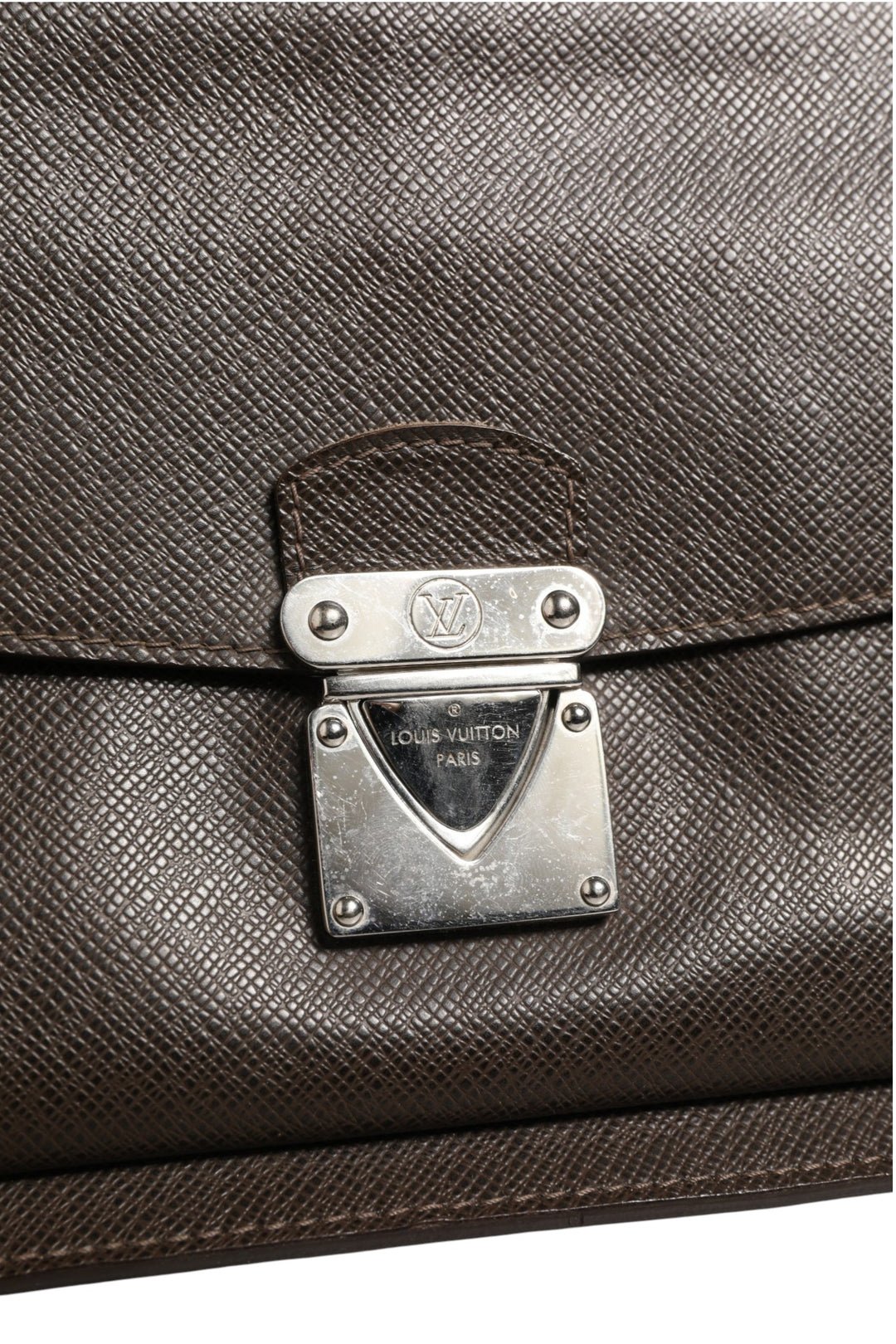 Belaia Clutch Taiga Leather Louis Vuitton