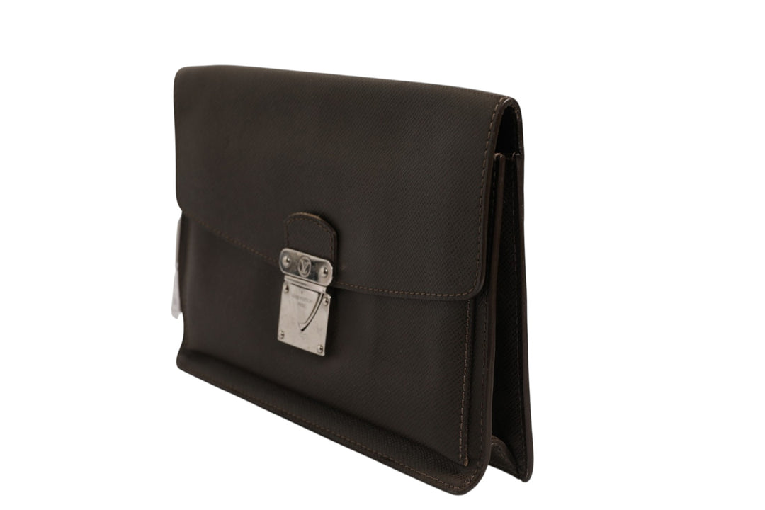 Belaia Clutch Taiga Leather Louis Vuitton