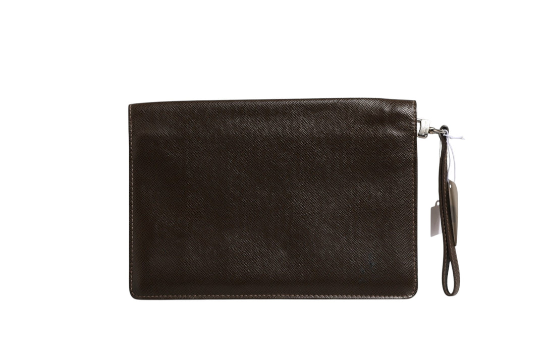 Belaia Clutch Taiga Leather Louis Vuitton
