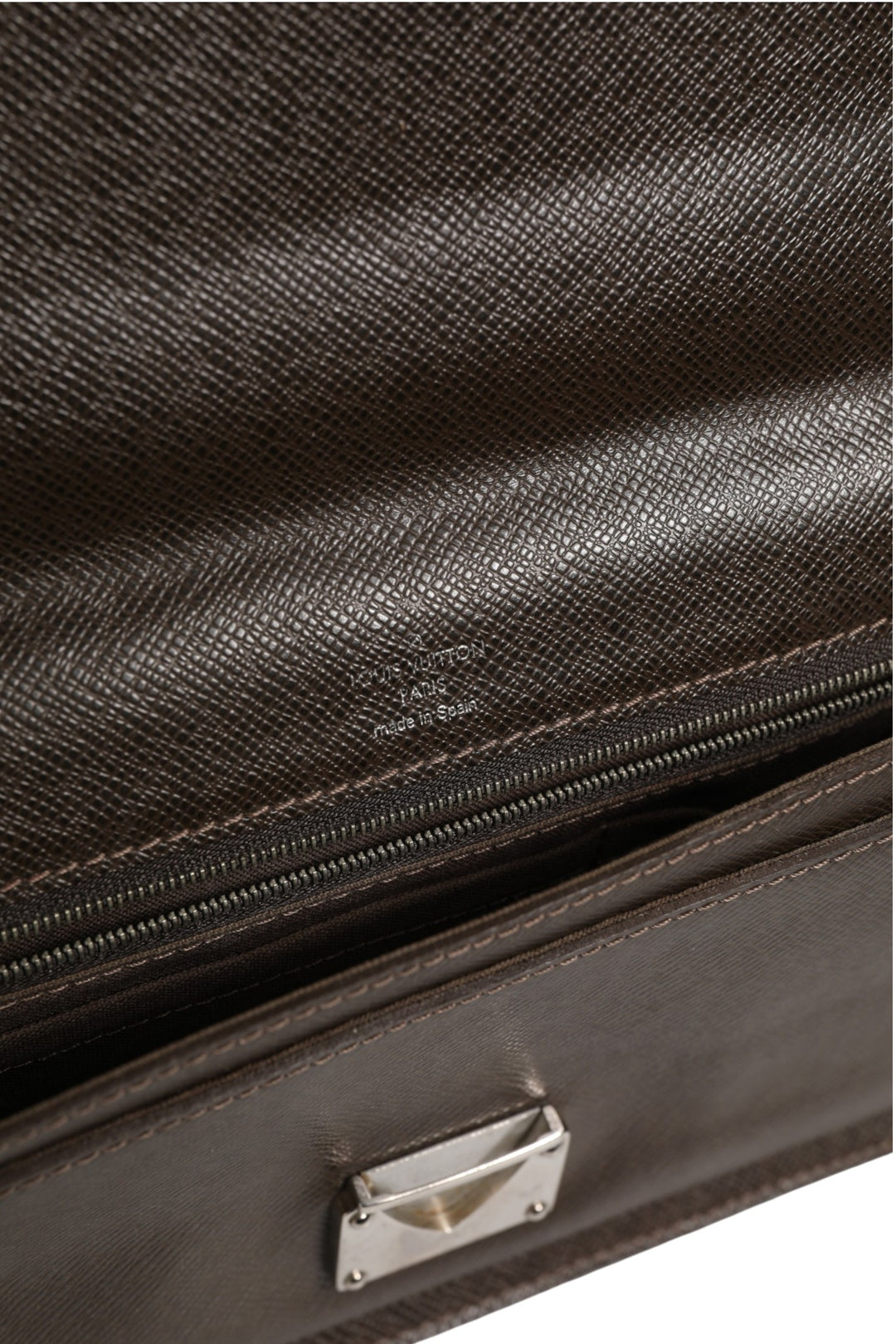 Belaia Clutch Taiga Leather Louis Vuitton