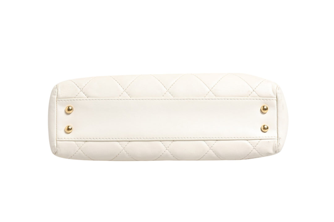 Shiny Calfskin Quilted Mini 22 White 1792563 Chanel