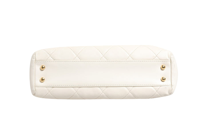 Shiny Calfskin Quilted Mini 22 White 1792563 Chanel