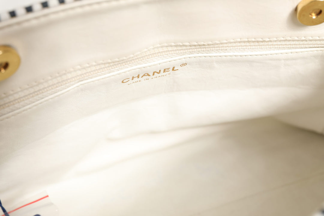 Shiny Calfskin Quilted Mini 22 White 1792563 Chanel
